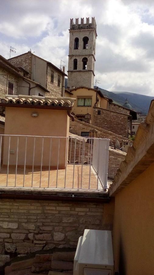 Casa Vacanze Gaia Asís Exterior foto
