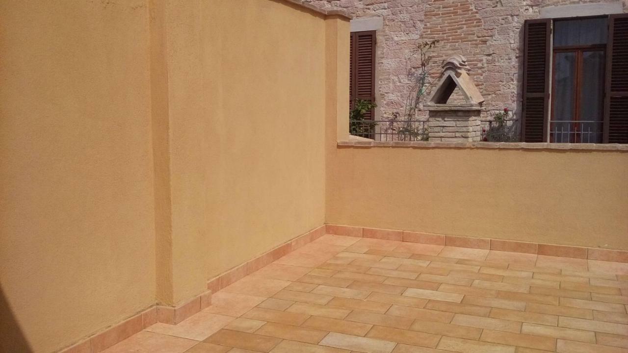 Casa Vacanze Gaia Asís Exterior foto